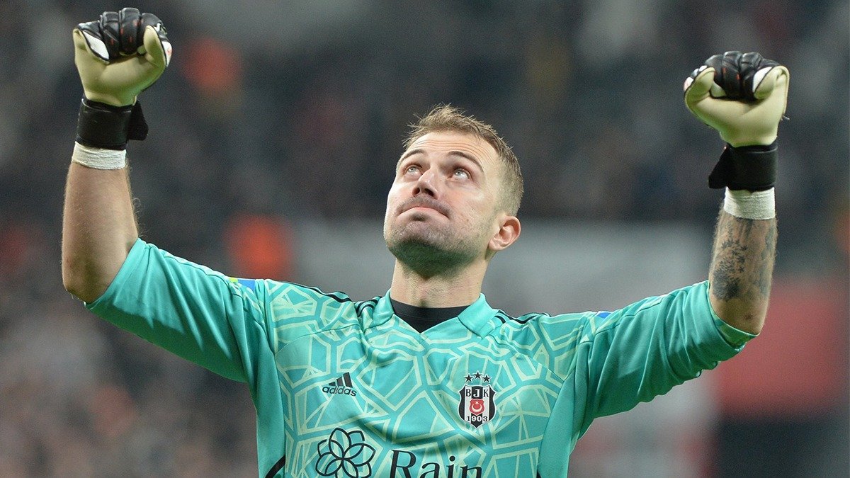 Mert Günok, Adana Demirspor maçında 5 kurtarış yaptı