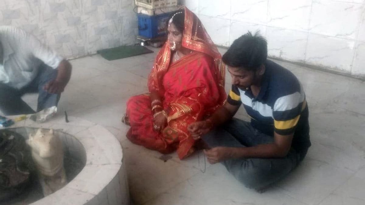 Hindistan'da damat düğünden kaçtı, gelin yakaladı