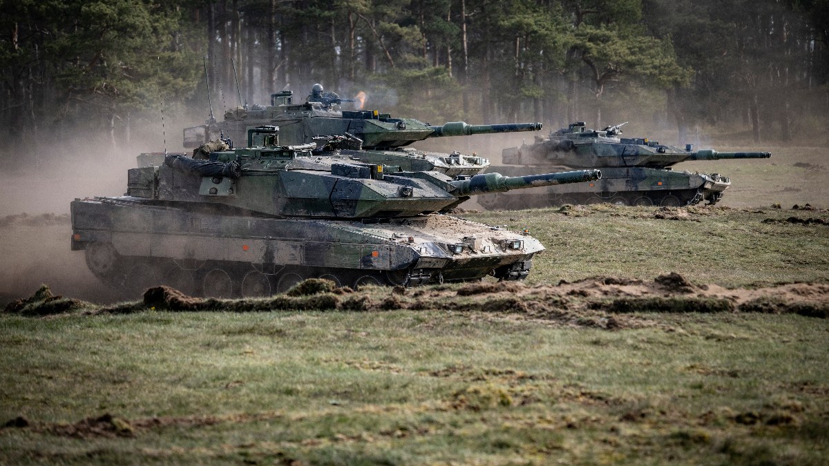 Estonya Savunma Bakanlığı: B sınıfı ehliyeti olanlar tank kullanabilsin