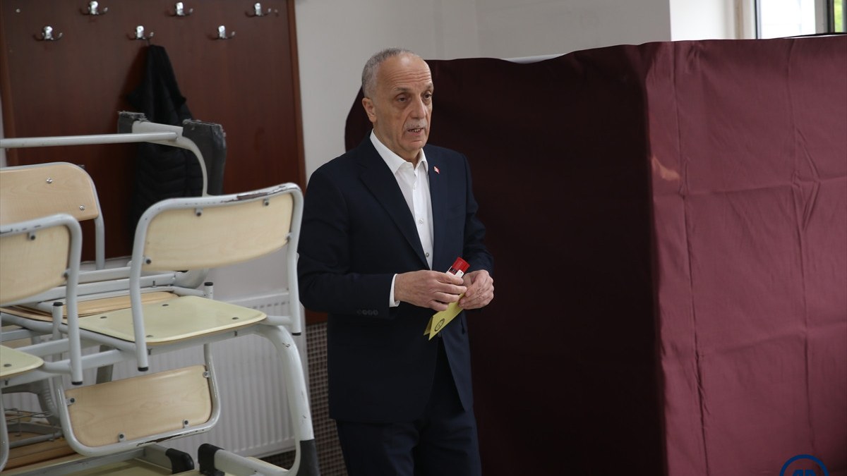 TÜRK-İŞ Genel Başkanı Ergün Atalay, oyunu Sakarya'da kullandı