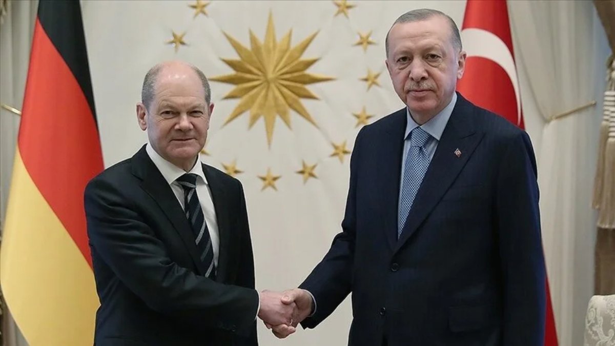 Almanya Başbakanı, Cumhurbaşkanı Erdoğan'ı tebrik etti