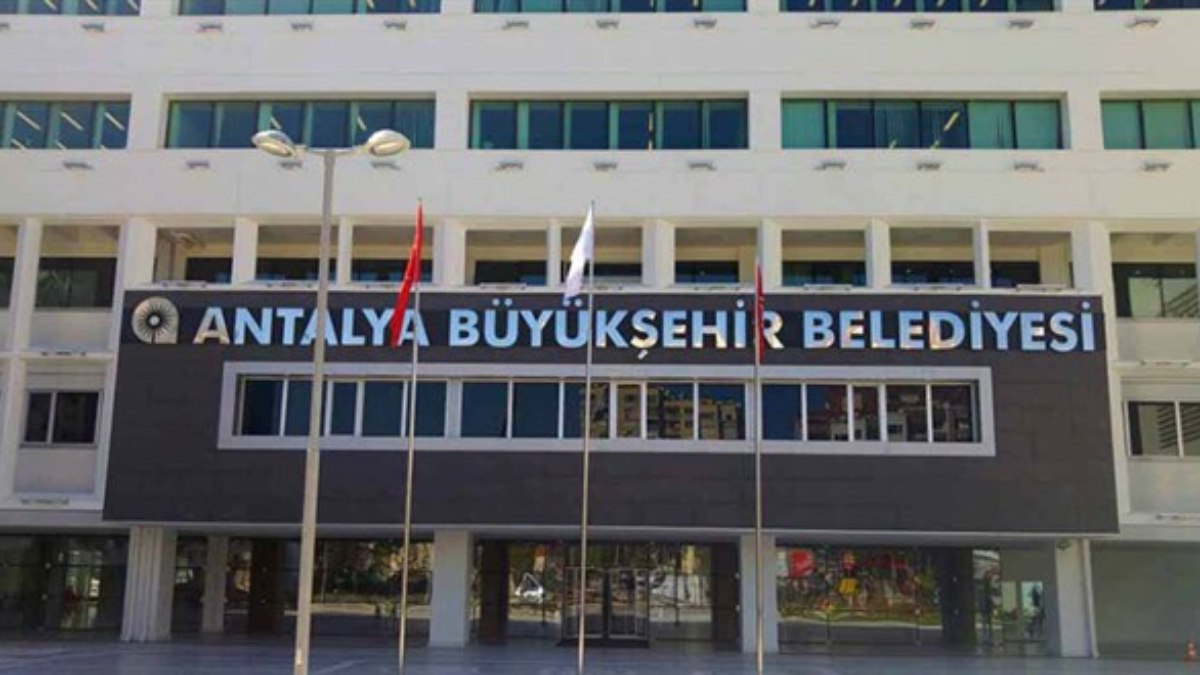 Antalya Büyükşehir Belediyesi çalışanı Oy Kullanmadığı Için Darbedildi