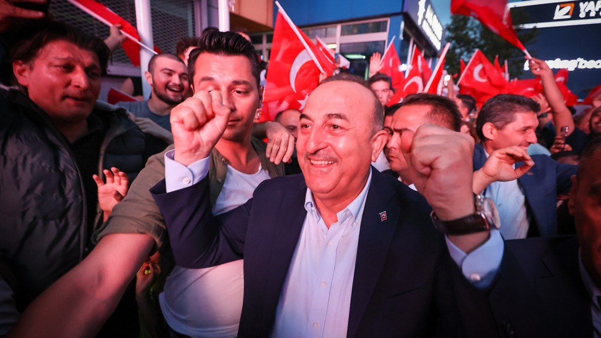 Mevlüt Çavuşoğlu'na dünyadan tebrik yağmuru