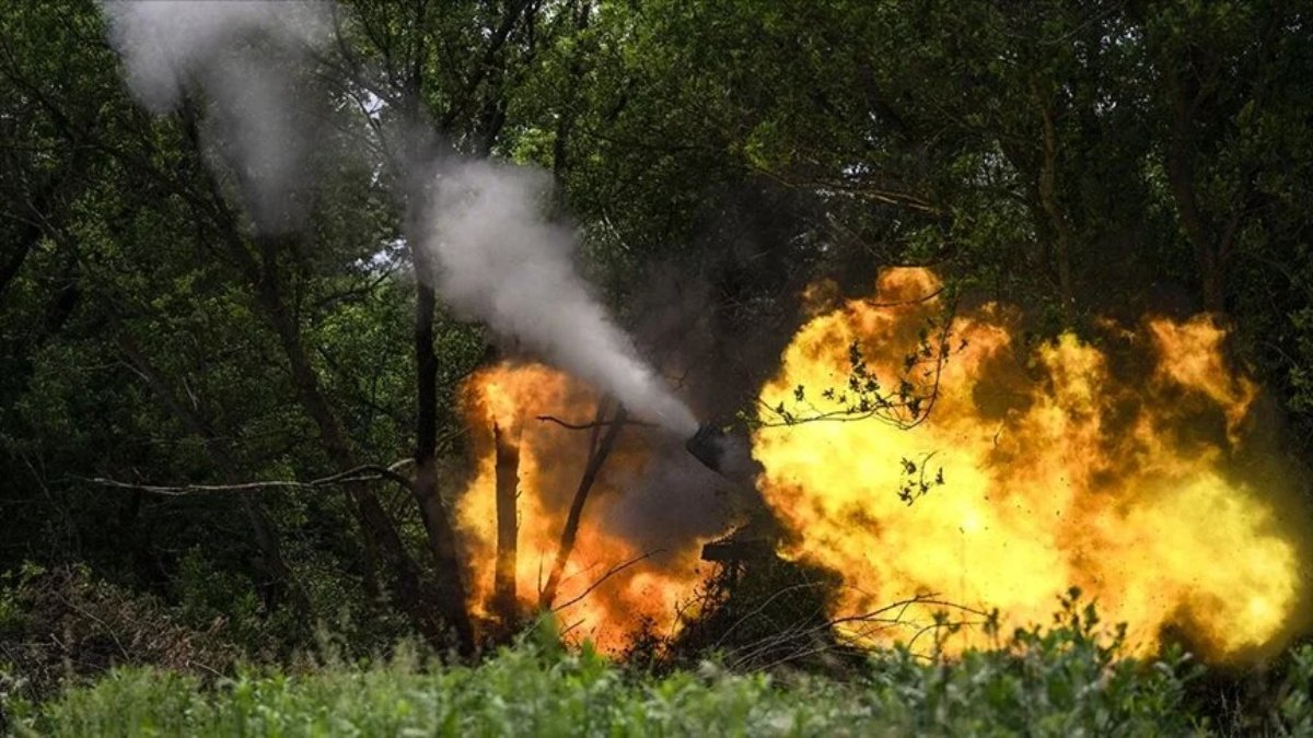 Ukrayna birlikleri, Bahmut'ta Rus mevzilerini hedef alıyor