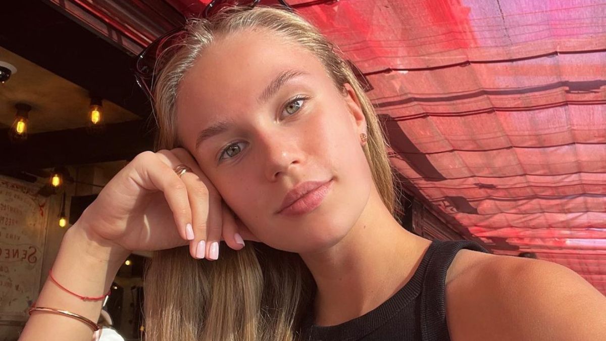 Fener'in sarı meleği Arina Fedorovtseva minisiyle Dubai'yi çalkaladı ...