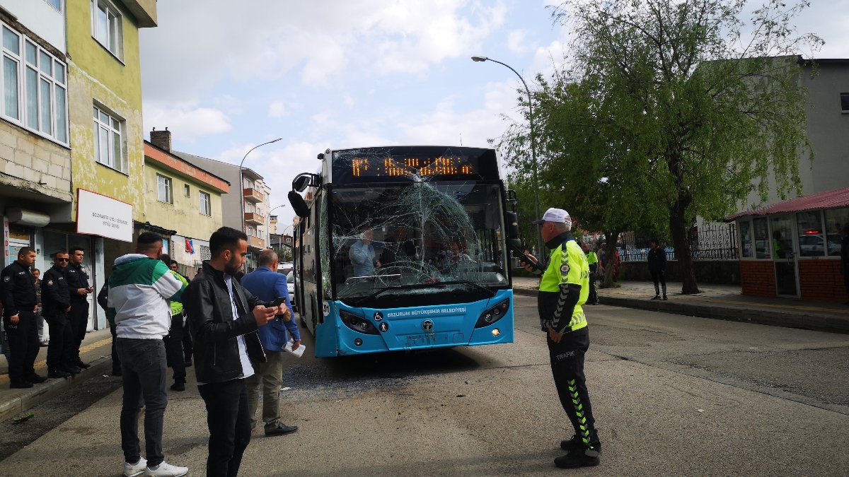 Erzurum'da otobüsler çarpıştı: 12 yaralı