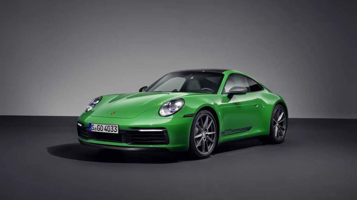 Otomotiv devi Porsche 60 yıllık logosunu değiştirdi