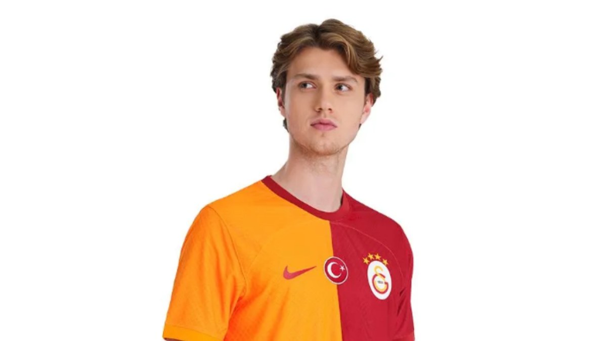 Galatasaray iç saha formasını tanıttı
