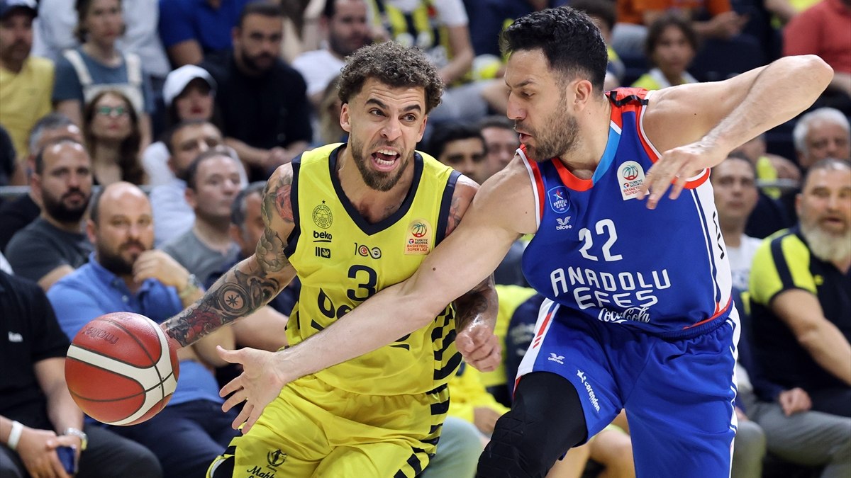 Fenerbahçe'yi yenen Anadolu Efes seriyi 1-1'e getirdi