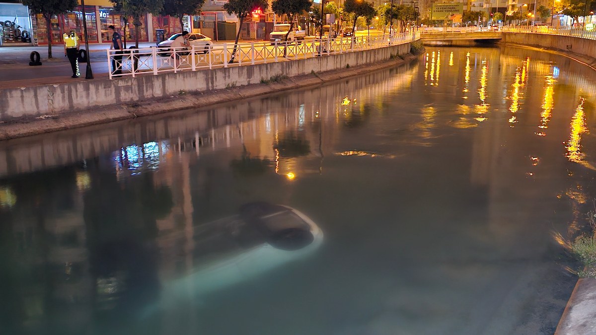 Adana’da otomobil, sulama kanalı düştü: 3 yaralı