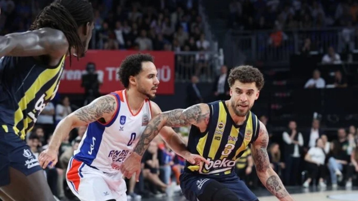 TBF'den açıklama: Anadolu Efes - Fenerbahçe maçının hakemleri hata yaptı
