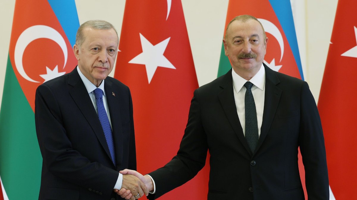 Cumhurbaşkanı Erdoğan, Azerbaycan'da heyetler arası toplantıya katıldı