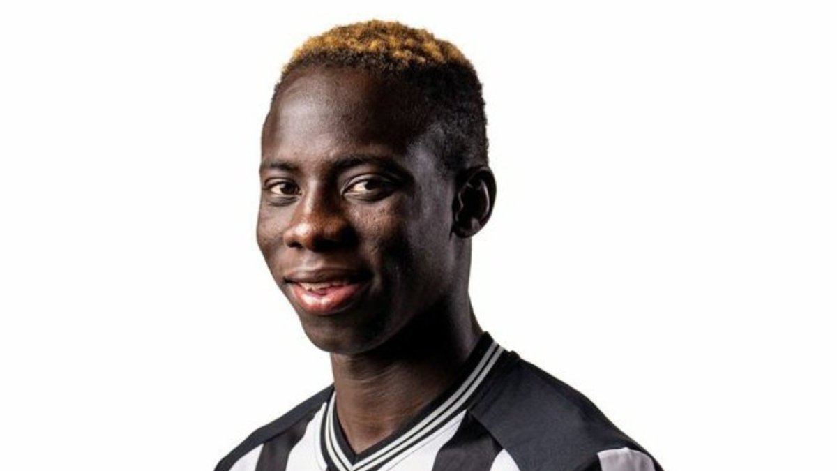 Newcastle United, 18 yaşındaki Yankuba Minteh'i kadrosuna kattı