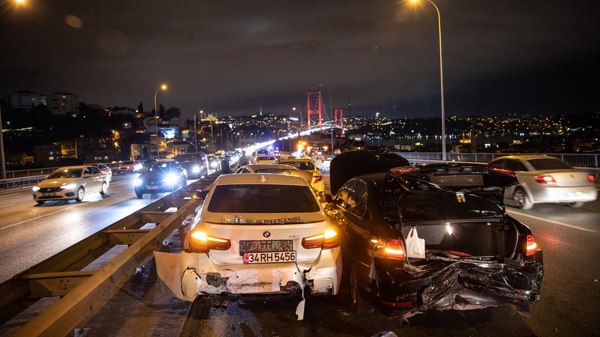 İstanbul 15 Temmuz Şehitler Köprüsü girişinde zincirleme kaza