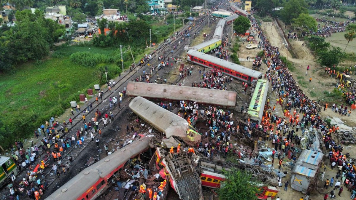 Hindistan'daki tren kazasında can kaybı sayısı 290'a çıktı