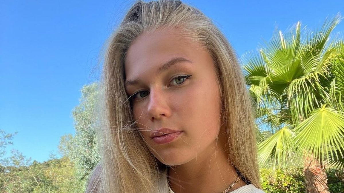 Arina Fedorovtseva'dan ayna pozları! "Hem Barbie, hem harbi"