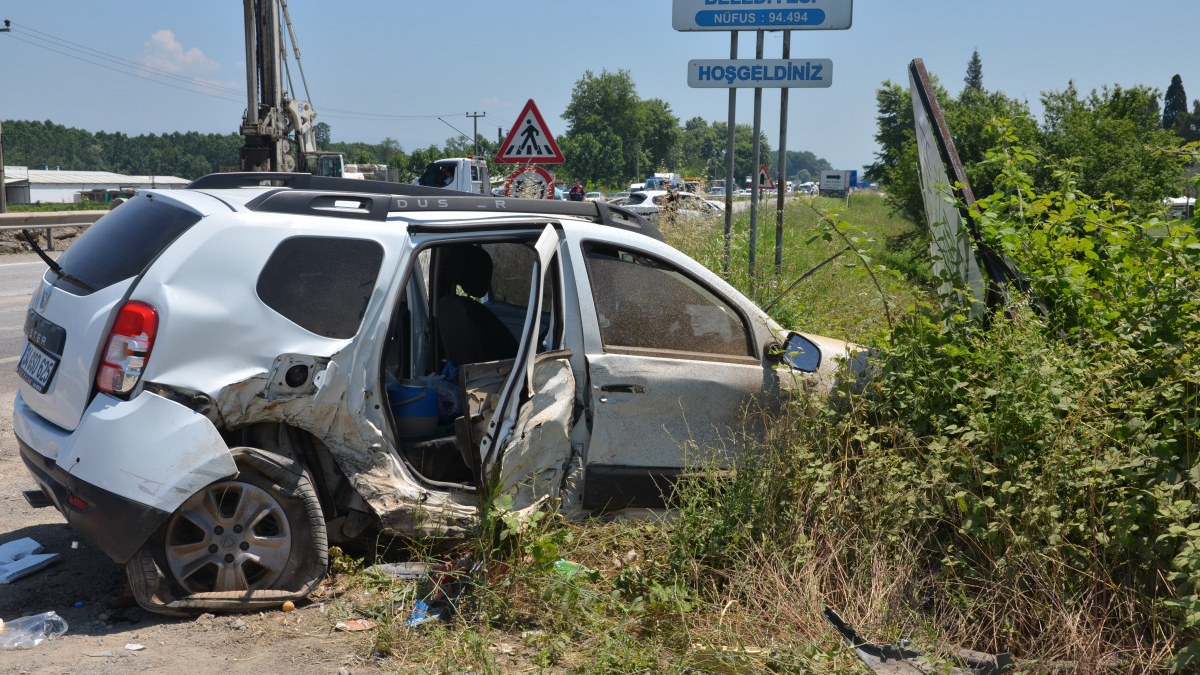 Sakarya'da ciple otomobil çarpıştı: 10 yaralı