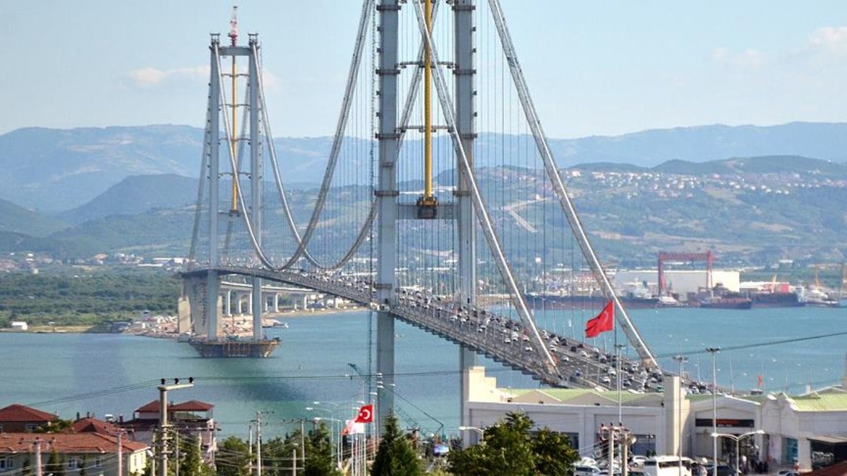 Osmangazi Köprüsü'nden geçen araç sayısı rekor kırdı