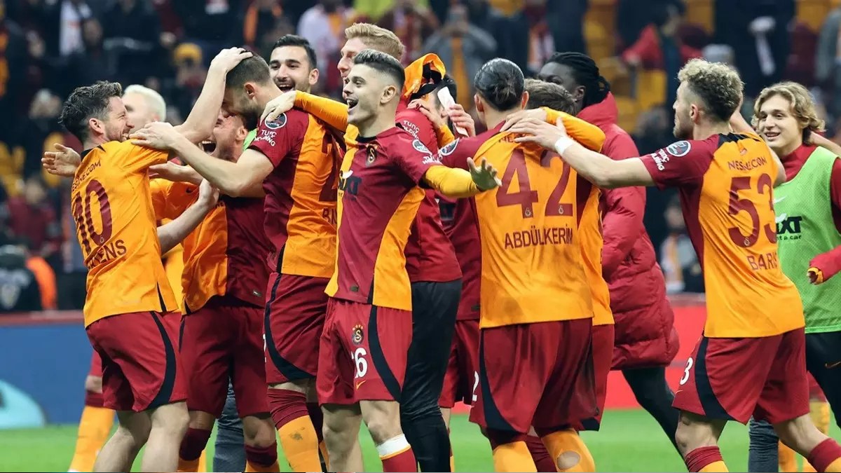Galatasaray'ın SIXT ile sponsorluk anlaşması devam edecek