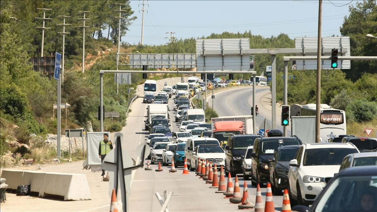 Muğla'da kara yollarında bayram hareketliliği devam ediyor