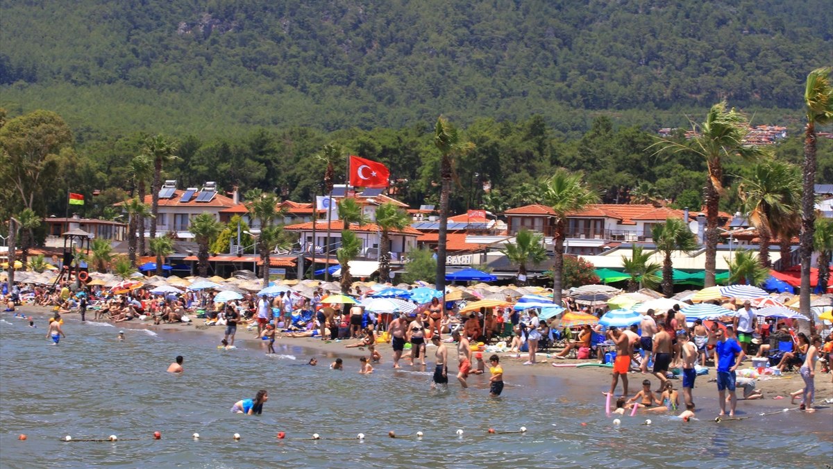 Kurban Bayramı'nın ilk gününde tatilciler Muğla sahillerine akın etti