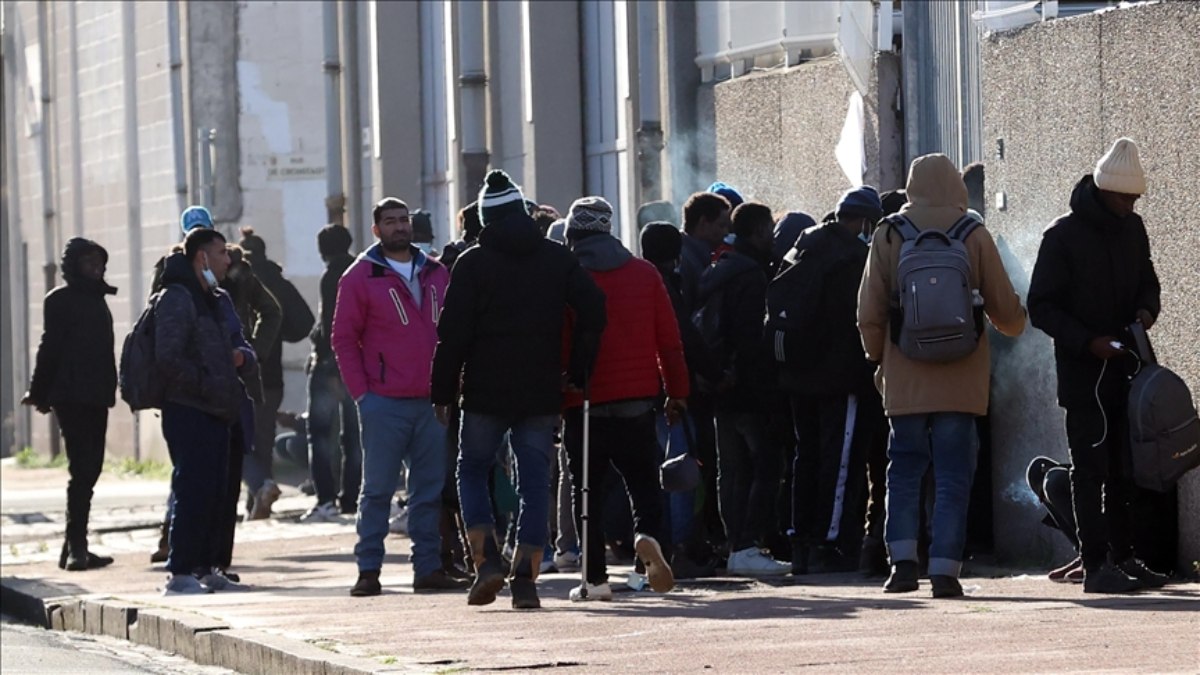 İngiltere'nin göçmenleri Ruanda'ya gönderme planı mahkemeden döndü