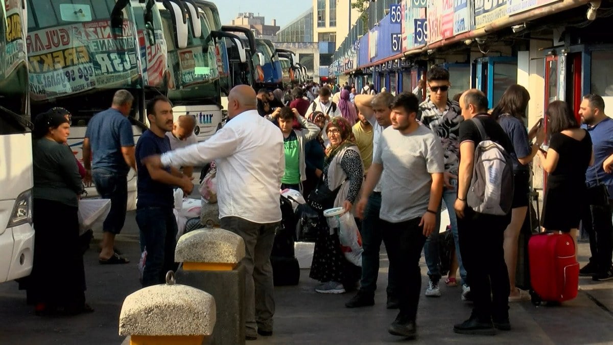 İstanbul otogarlarında dönüş yoğunluğu