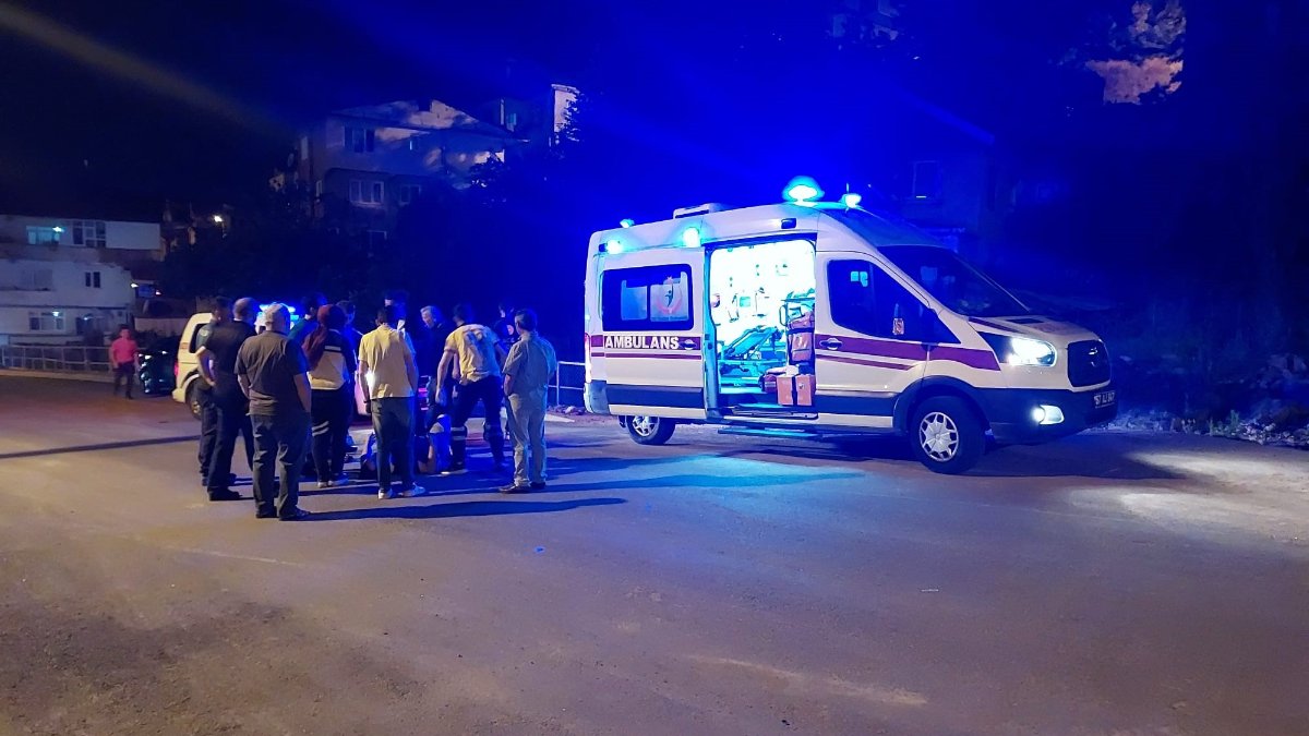 Zonguldak'ta duvara çarpan pat pat devrildi: 3 yaralı