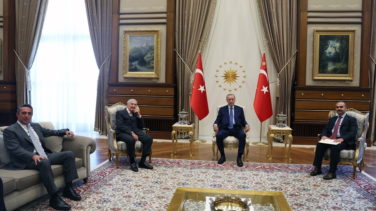 Cumhurbaşkanı Erdoğan, Bakan Kacır ve Koç Ailesi’ni kabul etti