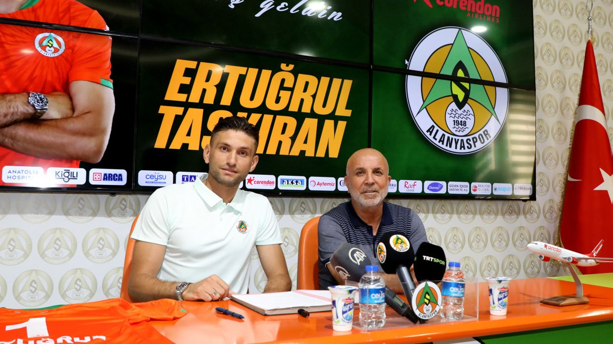 Ertuğrul Taşkıran, Alanyaspor'la imzaladı