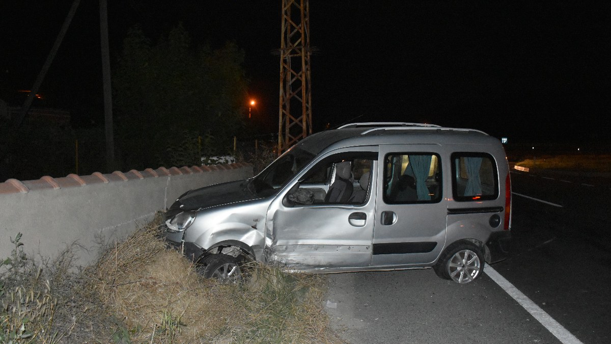 Kastamonu'da D100’de iki araç çarpıştı: 3 yaralı