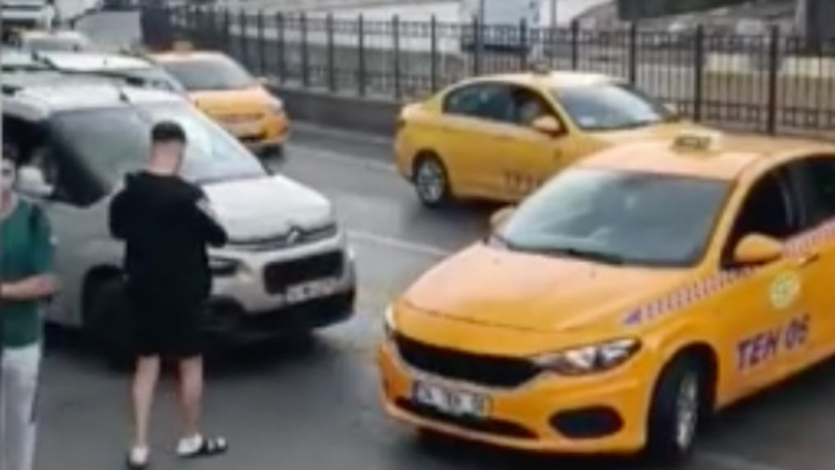 Beyoğlu'nda sarhoş kadın sürücü kaza yapınca sinirlenip aracıyla daha çok vurdu
