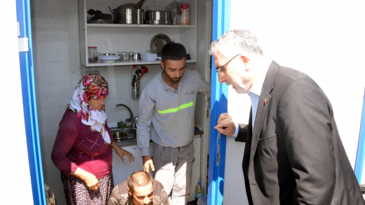 Vedat Işıkhan: Bir elimiz hep Kahramanmaraşlı kardeşlerimizin omzunda olacak