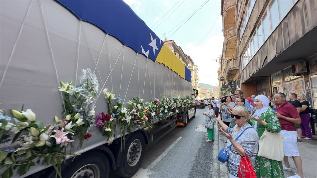 Saraybosna'da 30 soykırım kurbanına veda: Toprağa verilecekler