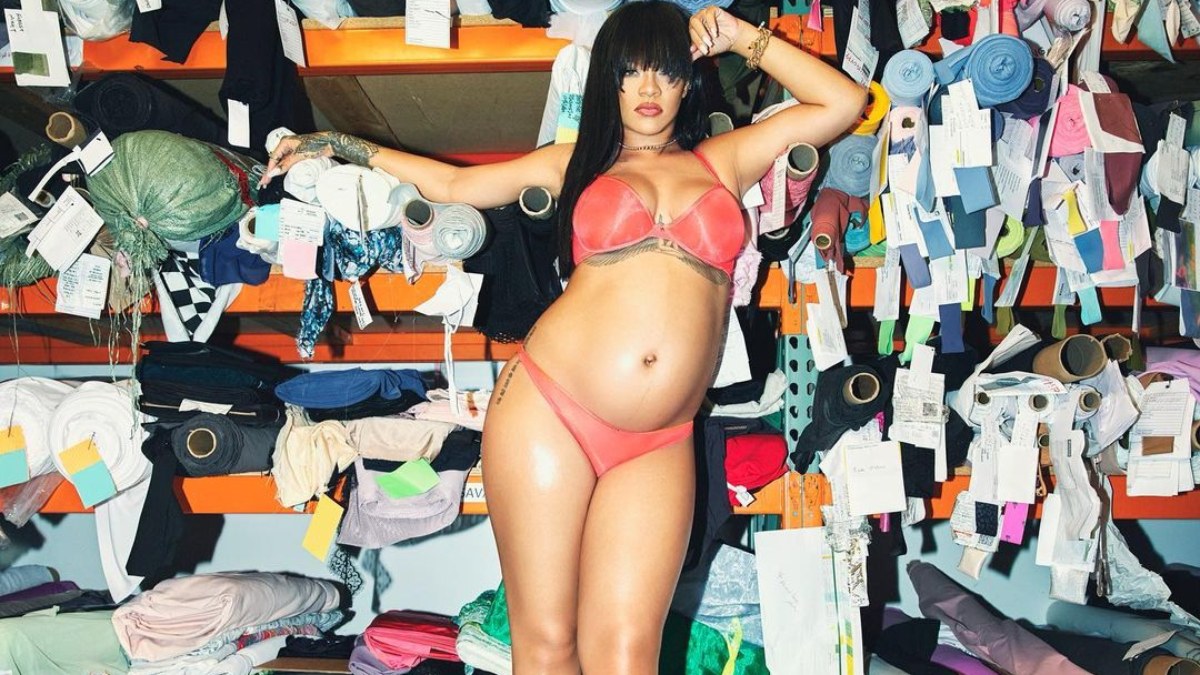 Rihanna'dan yeni hamilelik pozları geldi
