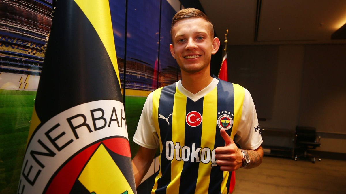 Fenerbahçe, Sebastian Szymanski transferini KAP'a bildirdi