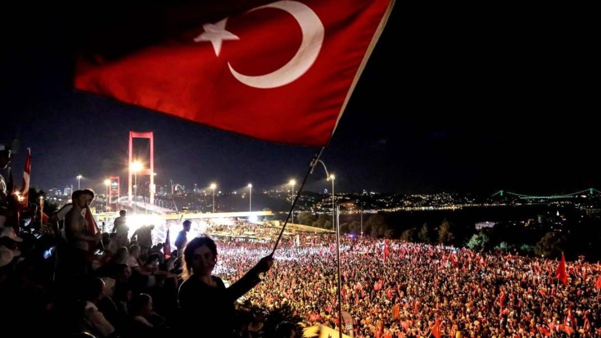15 Temmuz resmi tatil mi? 15 Temmuz hangi güne denk geliyor? Demokrasi ve Milli Birlik Günü..