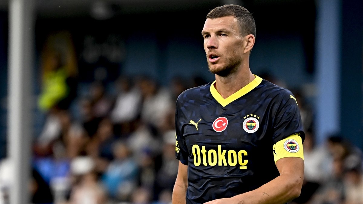 Fenerbahçe'de yeni sezonda kaptan Edin Dzeko