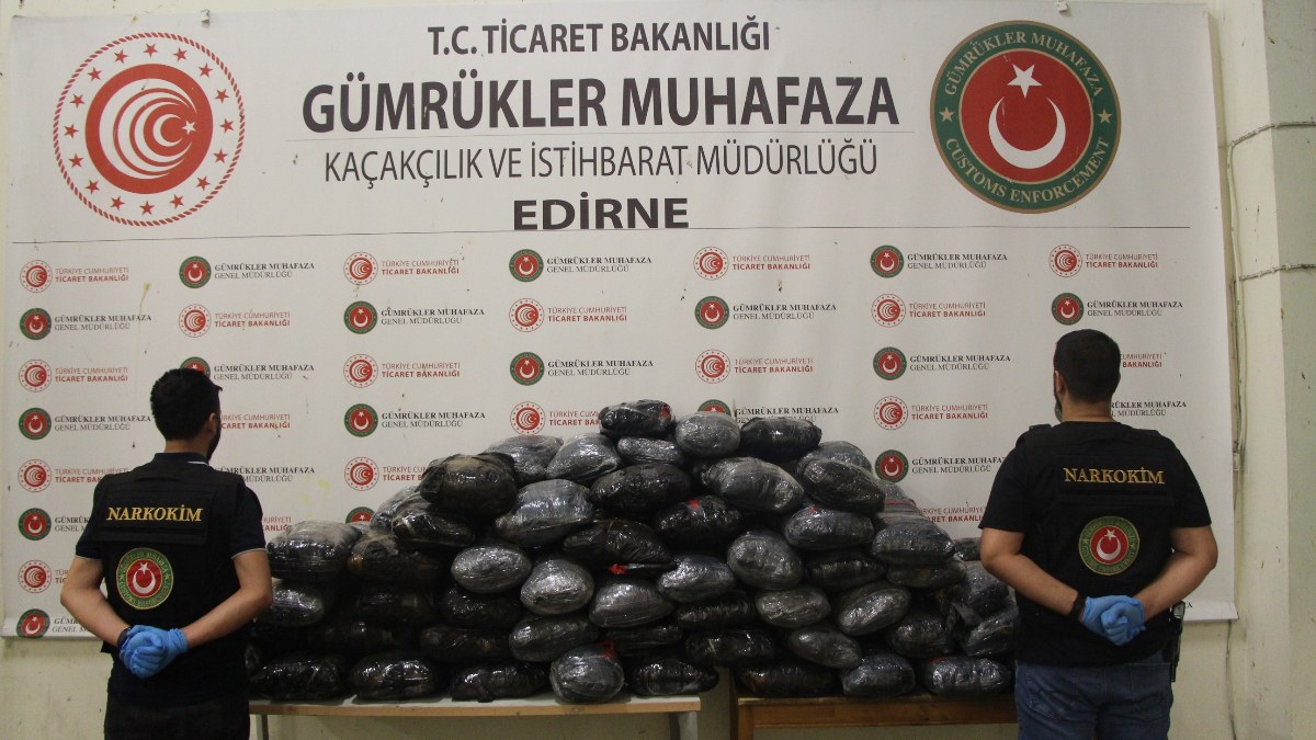 Kapıkule’de gizlenmiş 133 kilogram esrar yakalandı