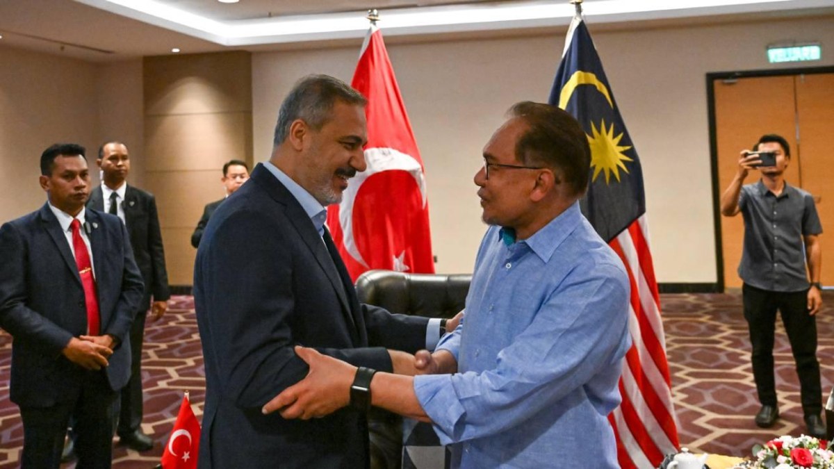 Dışişleri Bakanı Hakan Fidan, Malezya Başbakanı'na konuk oldu