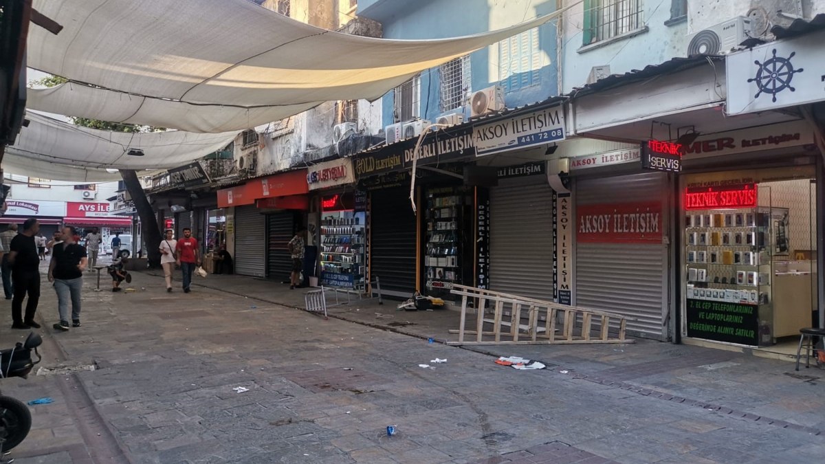 İzmir'de klima montajı yaparken akıma kapılan işçi hayatını kaybetti