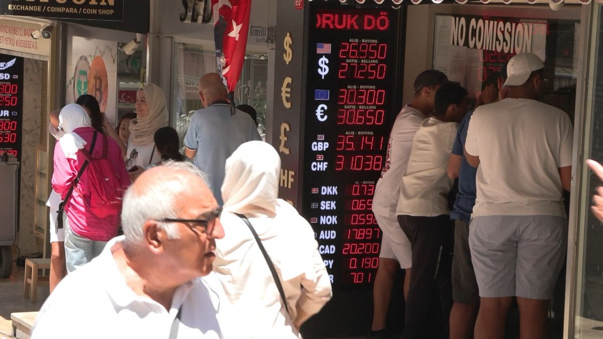 Kapalıçarşı, döviz ve altının nabzını tuttu