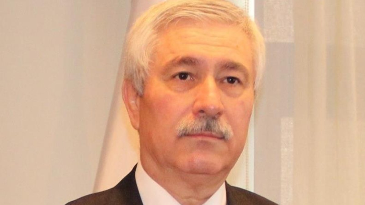 İzmir'de FETÖ firarisi eski rektör tutuklandı