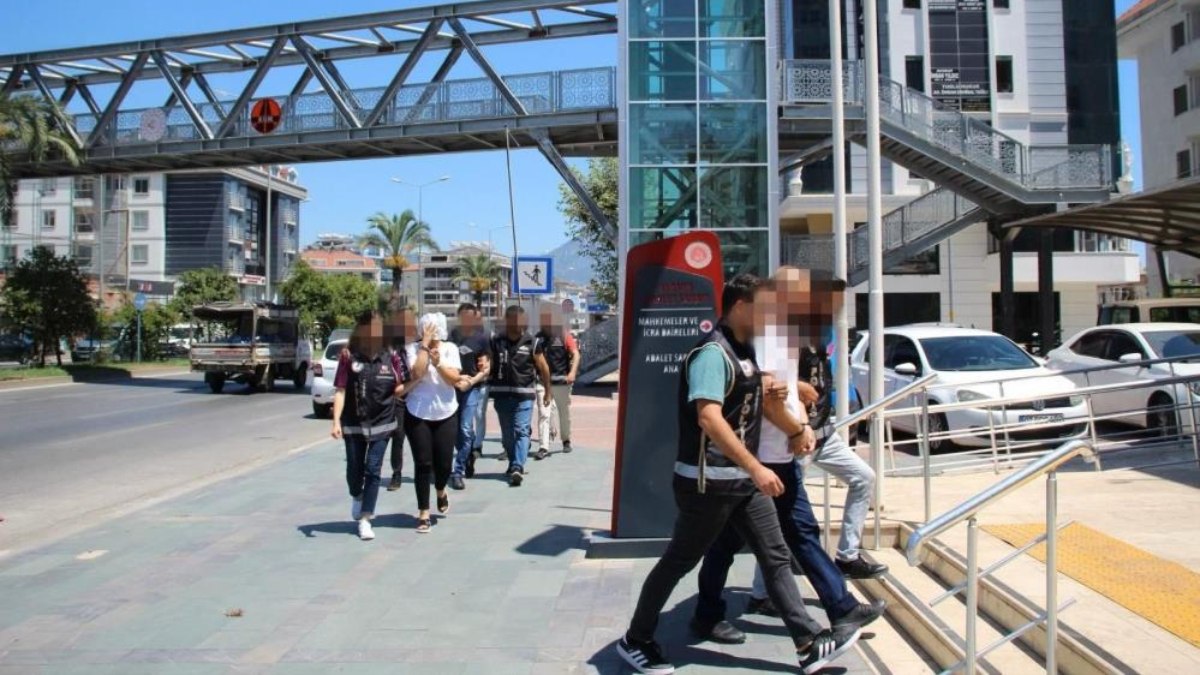 Antalya'da piramit sistemiyle 500 milyon TL'lik dolandırıcılık yaptılar