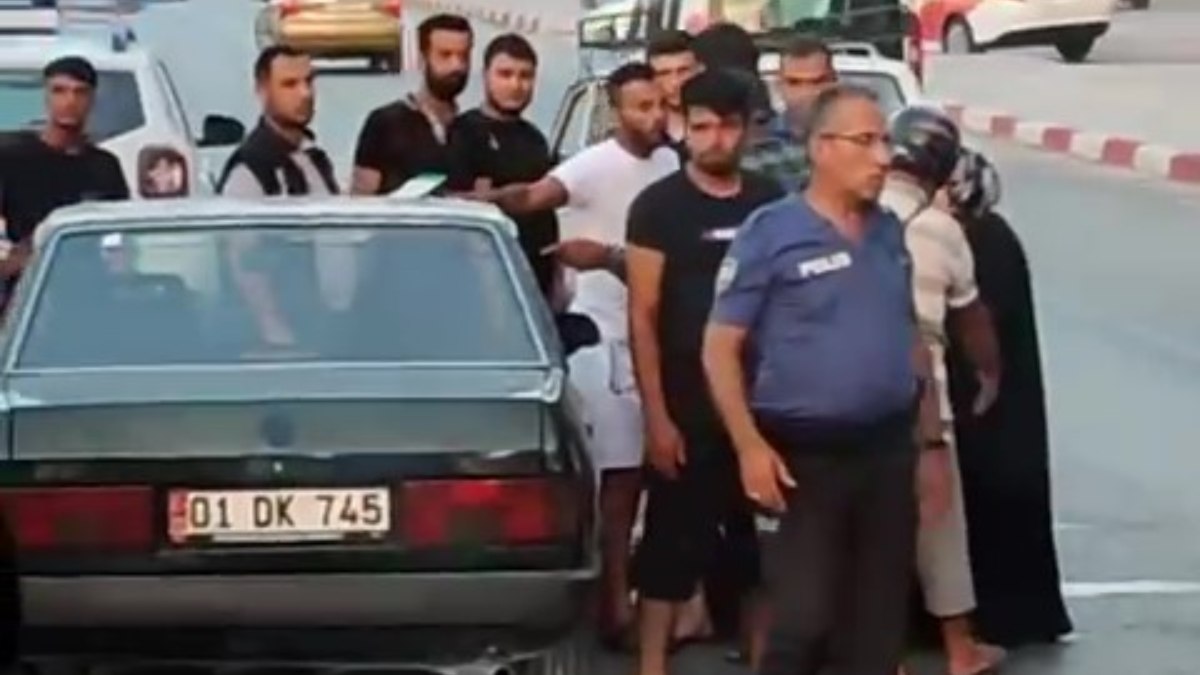 Adana'da bisikletiyle yolun karşısına geçmek isteyen çocuğa otomobil çarptı