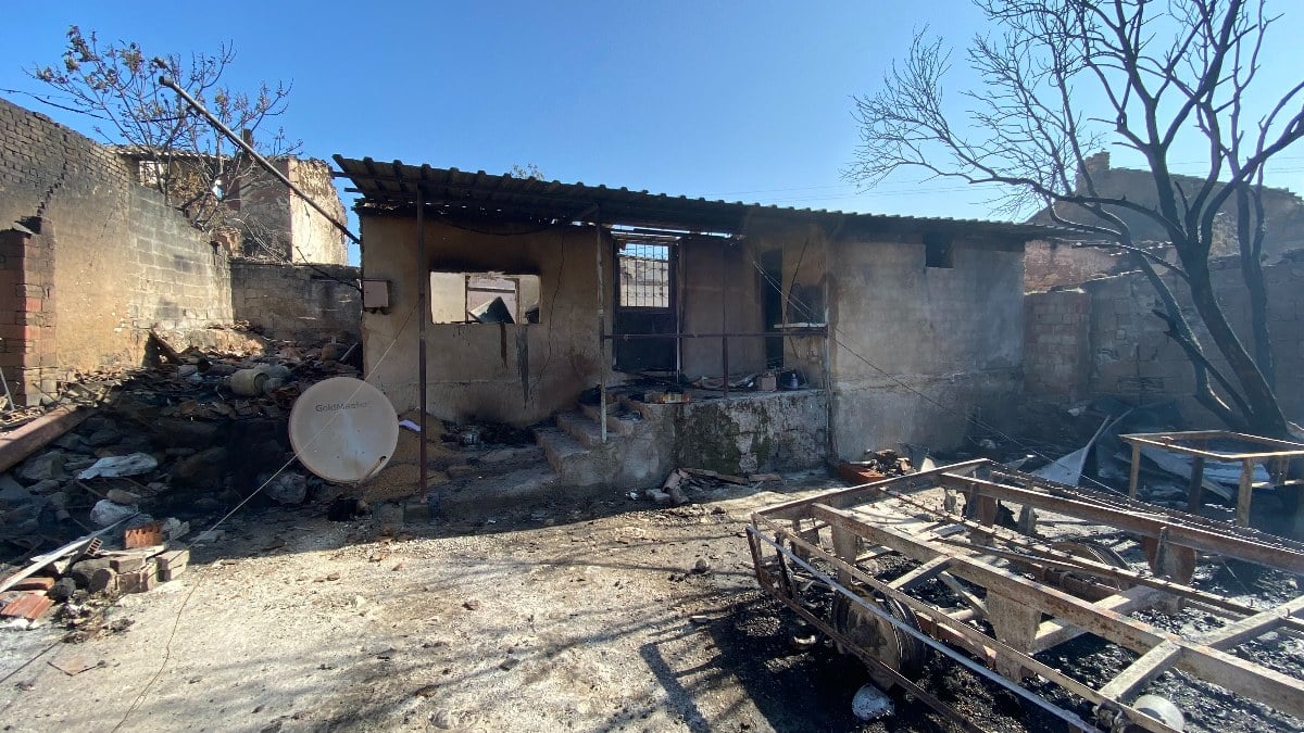 Manisa'daki yangında evleri kül olan vatandaşlar gözyaşı döktü