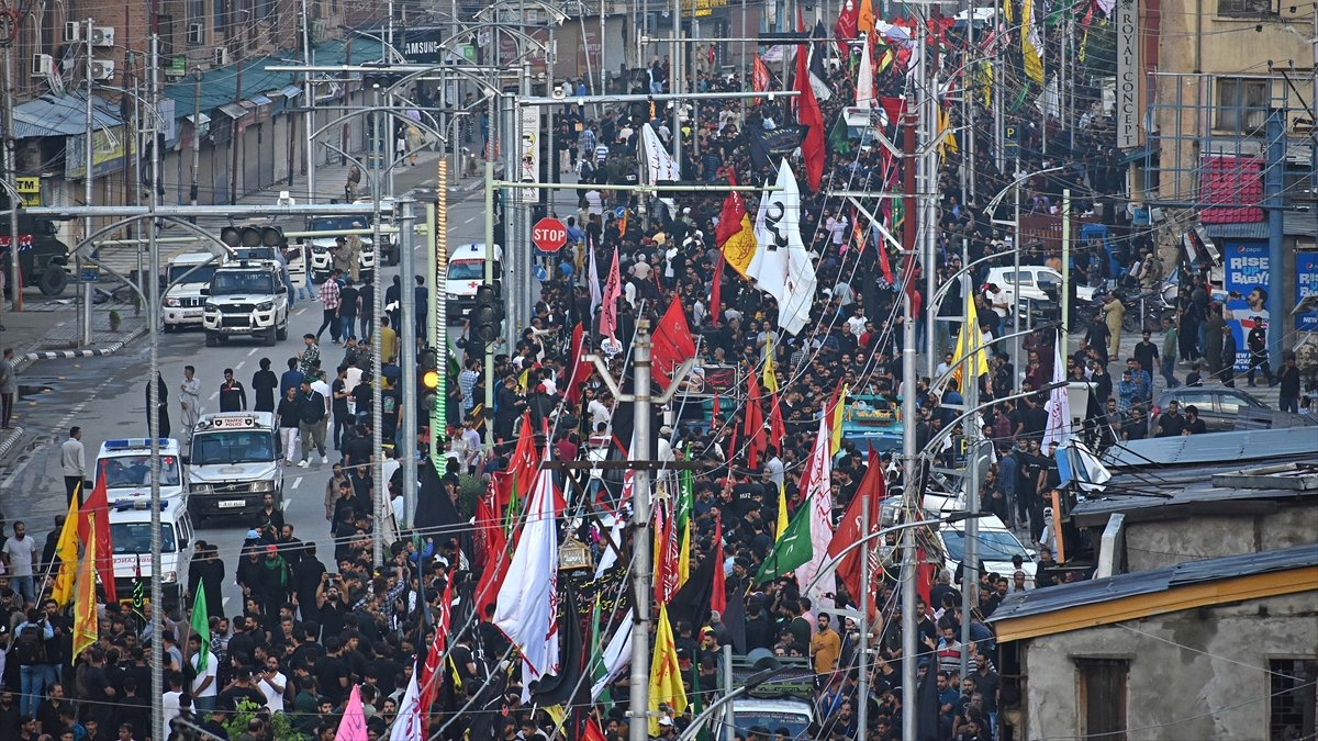 Cammu Keşmir'de muharrem ayı dolayısıyla 33 yıl sonra yürüyüş düzenlendi