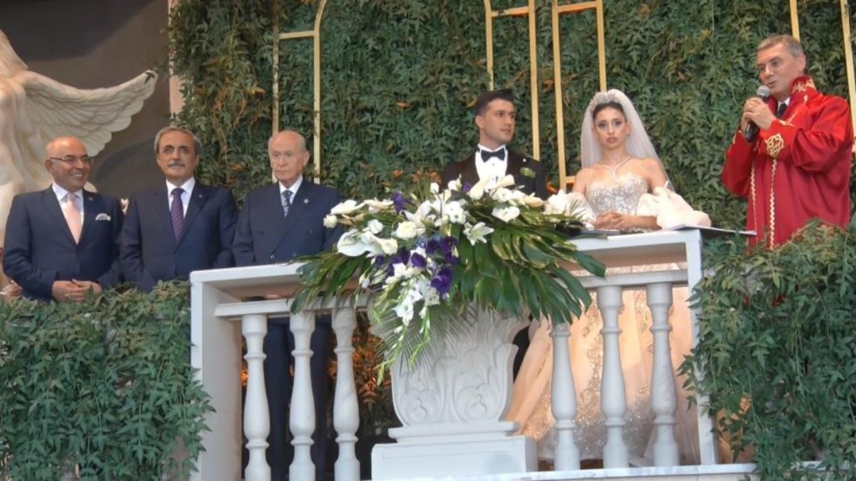 Mhp Lideri Devlet Bah Eli Nikah Ahidi Oldu