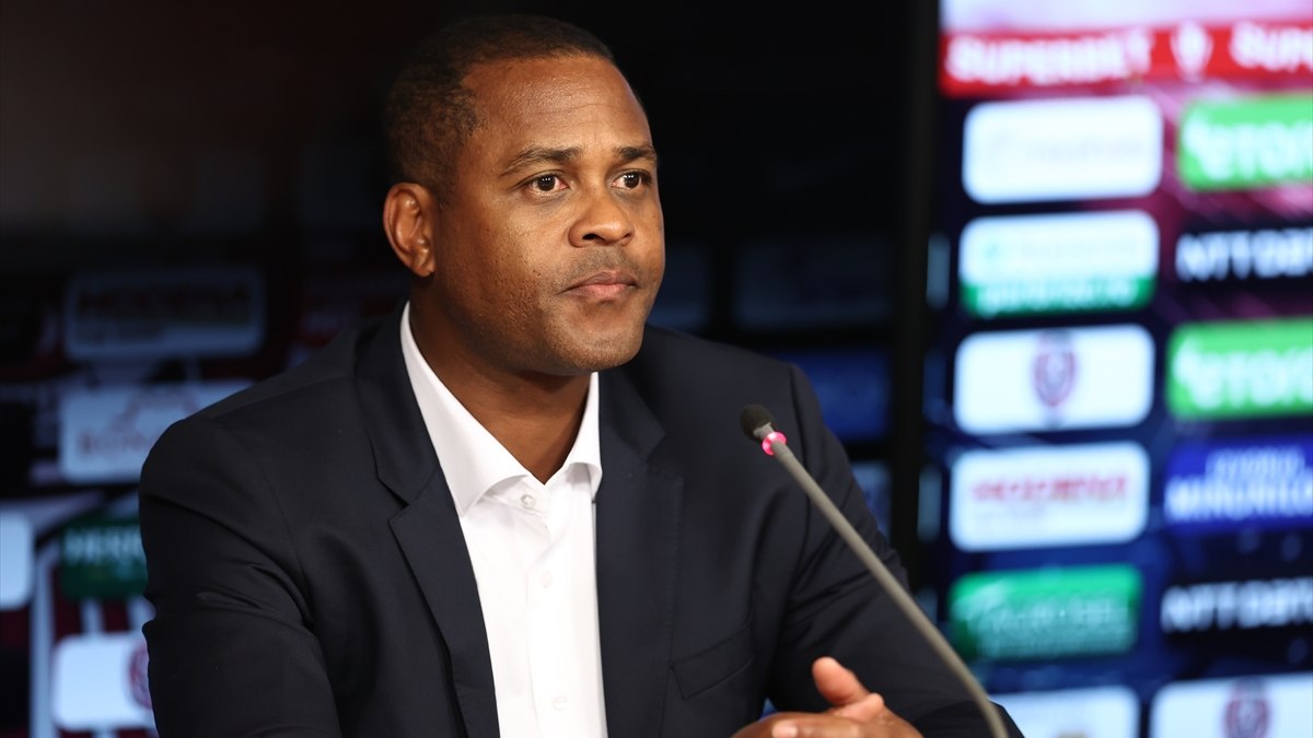 Adana Demirspor Teknik Direktörü Patrick Kluivert: Takımımla gurur duyuyorum