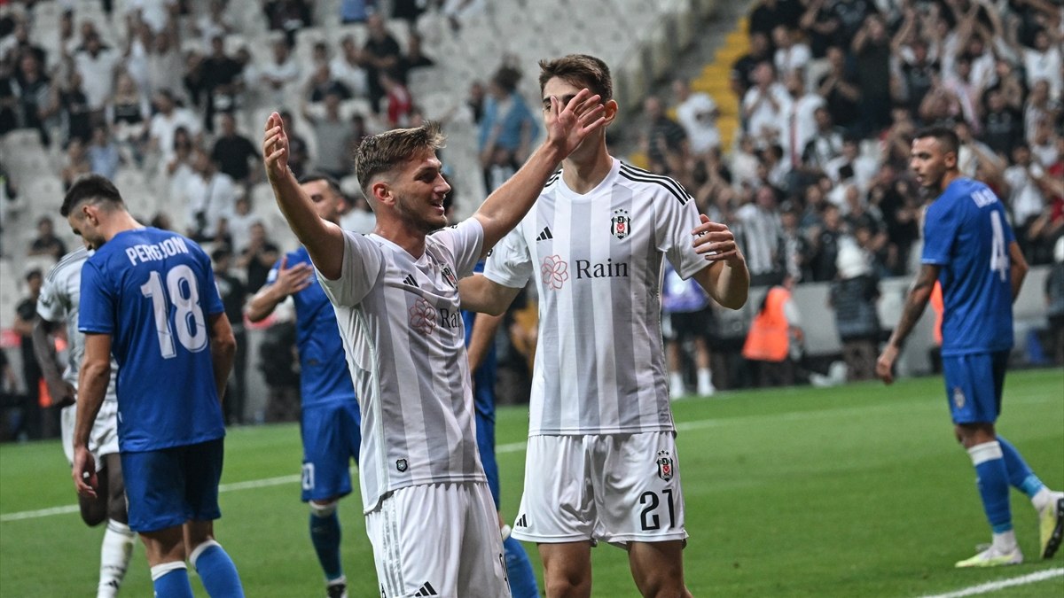 Semih Kılıçsoy, Beşiktaş formasıyla Avrupa'da gol atan en genç futbolcu oldu